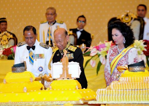 KL76_28042012_AGONG