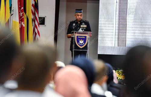 DATUK SERI AZRI AHMAD