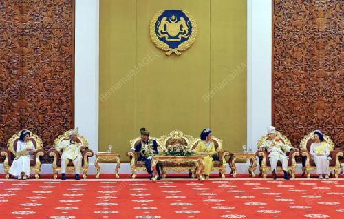KL77_11042012_AGONG