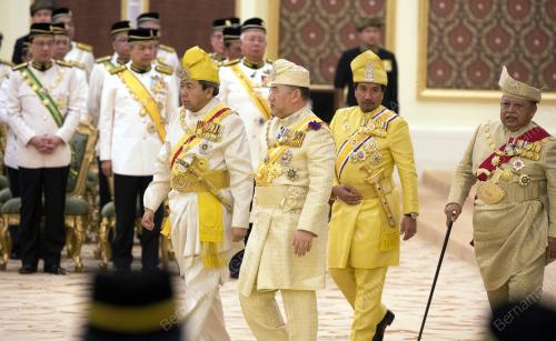 KL77_13122016_AGONG