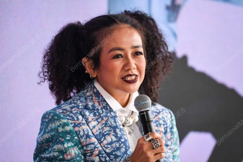 MELINDA LOOI