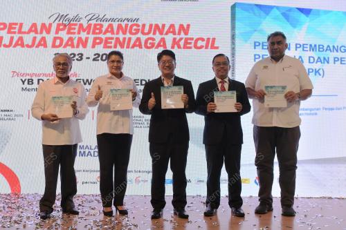 PELAN PEMBANGUNAN PENJAJA DAN PENIAGA KECIL