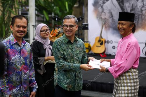 FAHMI FADZIL