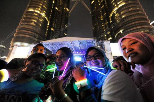 KL77_23032013_EARTH_HOUR
