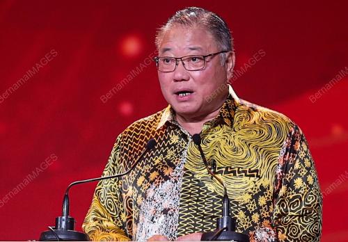 DATUK SERI TIONG KING SING