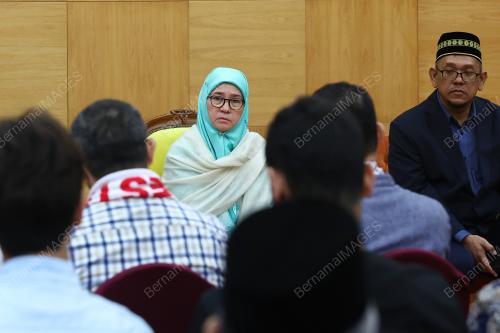 TUANKU AZIZAH AMINAH MAIMUNAH ISKANDARIAH
