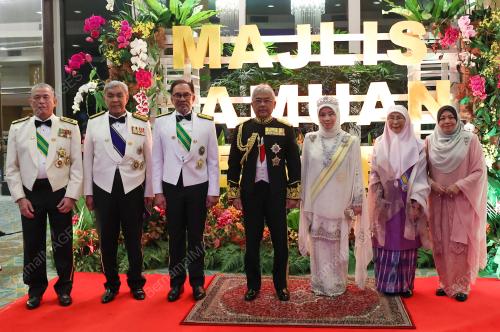 AL-SULTAN ABDULLAH RI'AYATUDDIN AL-MUSTAFA BILLAH SHAH