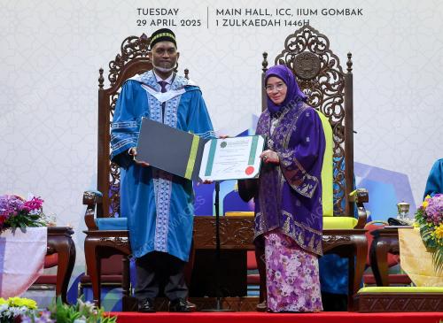 DR MOHAMAED MUIZZU
