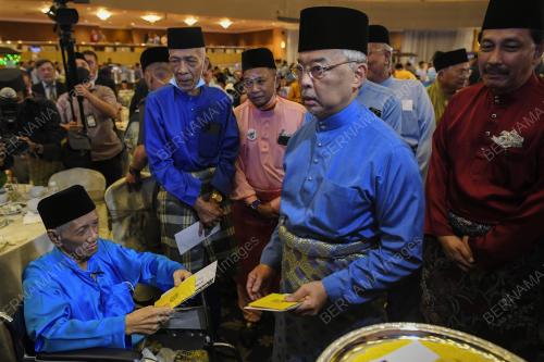 AL-SULTAN ABDULLAH RI'AYATUDDIN AL-MUSTAFA BILLAH SHAH