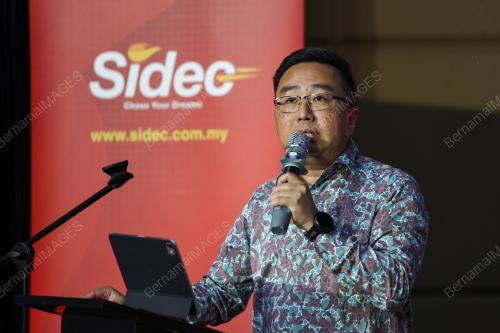DATUK CHANG LIH KANG