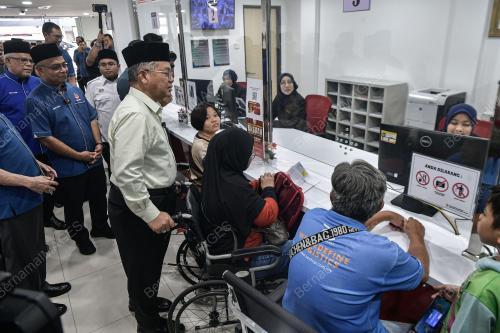DATUK DR MOHD NA'IM MOKHTAR