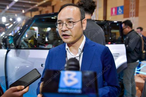 LEO CHIN
