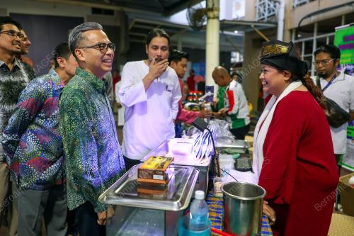 FAHMI FADZIL