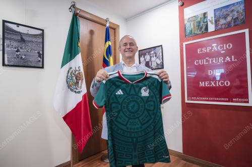 LUIS JAVIER CAMPUZANO