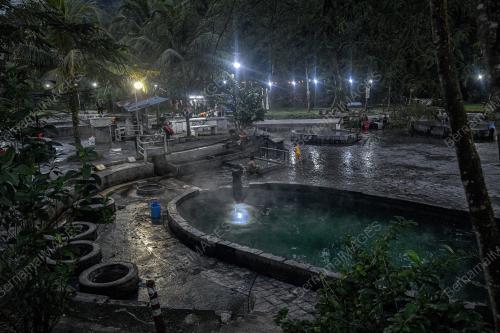 KOLAM AIR PANAS SELAYANG