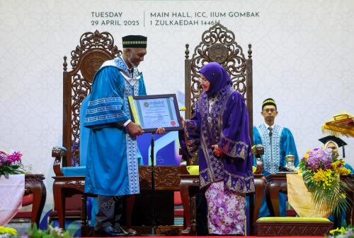 DR MOHAMAED MUIZZU