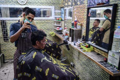 GUNTING RAMBUT AIDILFITRI