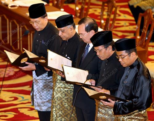 MENTERI-MENTERI