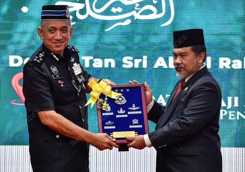 DATUK SERI AZRI AHMAD
