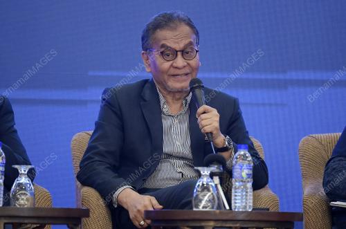 DATUK SERI DR DZULKEFLY AHMAD