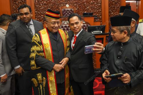 ANGKAT SUMPAH AHLI DEWAN NEGARA