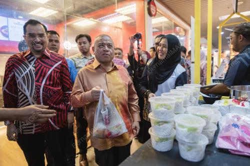 DATUK SERI SAARANI MOHAMAD