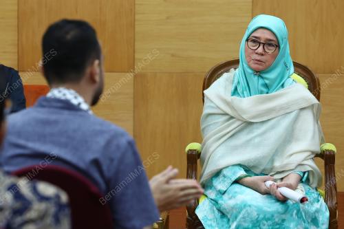 TUANKU AZIZAH AMINAH MAIMUNAH ISKANDARIAH