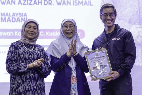 DATUK SERI DR WAN AZIZAH WAN ISMAIL