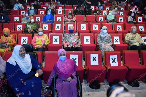DATUK SERI ISMAIL SABRI YAAKOB
