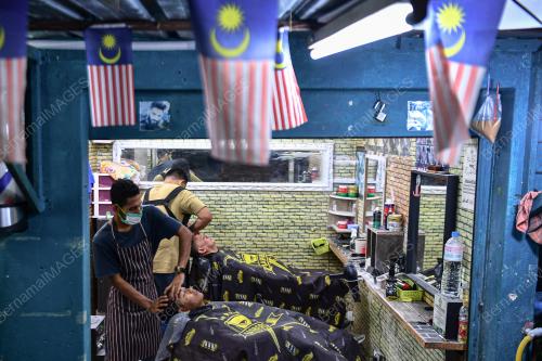 GUNTING RAMBUT AIDILFITRI