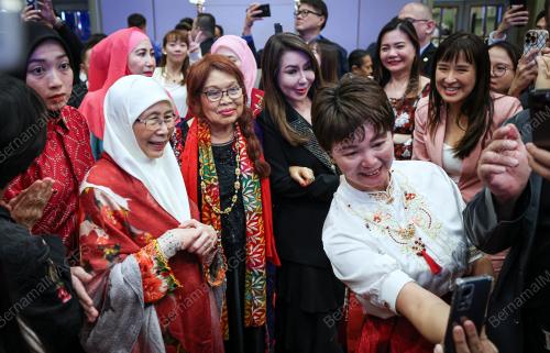 DATUK SERI DR WAN AZIZAH WAN ISMAIL