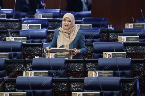 FADHLINA SIDEK