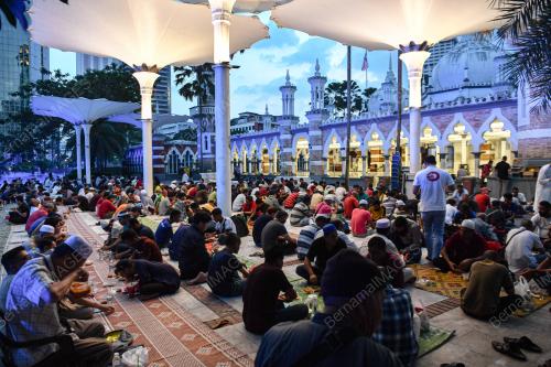 MASJID JAMEK BERBUKA PUASA