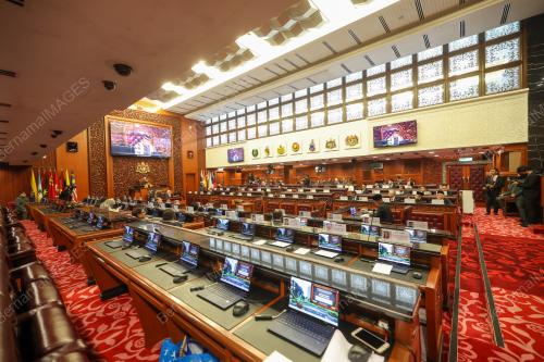 ANGKAT SUMPAH AHLI DEWAN NEGARA