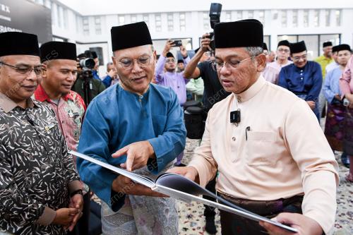 DATUK DR MOHD NA'IM MOKHTAR