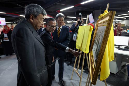 SULTAN SELANGOR SULTAN SHARAFUDDIN IDRIS SHAH