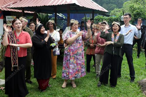 DAME CINDY KIRO