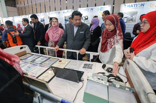 DATUK LUKANISMAN AWANG SAUNI