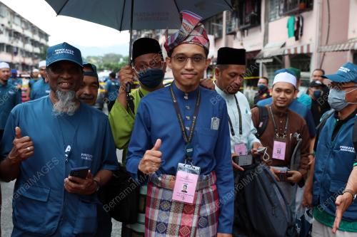PUSAT PENAMAAN CALON