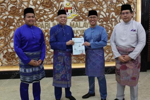 DATUK SERI ISMAIL SABRI YAAKOB