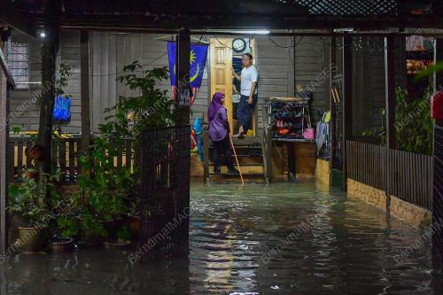 BANJIR KILAT