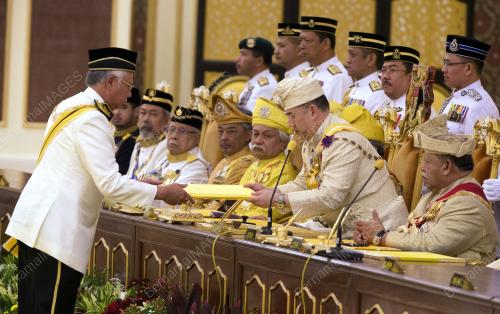 KL81_13122016_AGONG