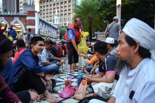 MASJID JAMEK BERBUKA PUASA