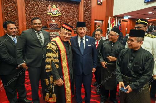 ANGKAT SUMPAH AHLI DEWAN NEGARA