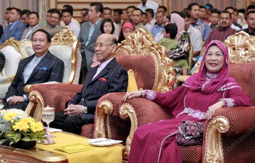 KL81_21112013_AGONG