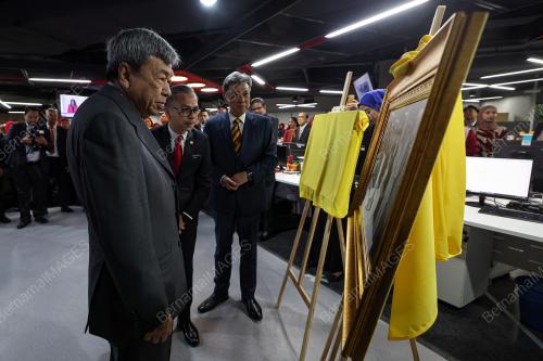 SULTAN SELANGOR SULTAN SHARAFUDDIN IDRIS SHAH