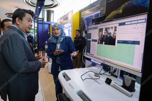DATUK LUKANISMAN AWANG SAUNI