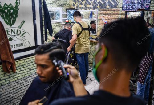 GUNTING RAMBUT AIDILFITRI