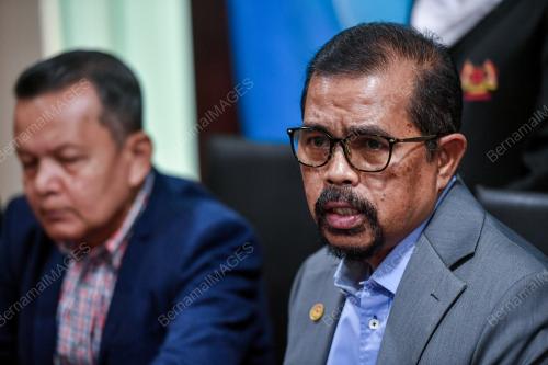 DATUK ADNAN MAT