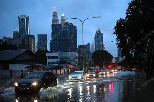 BANJIR KILAT